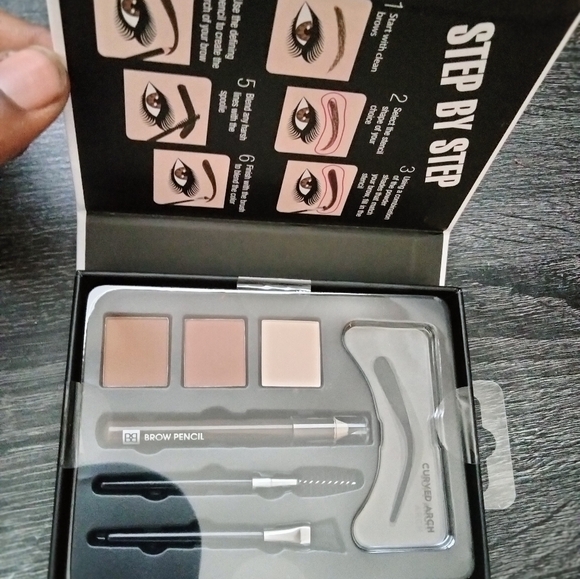 Makeup box - Picture 3 of 3